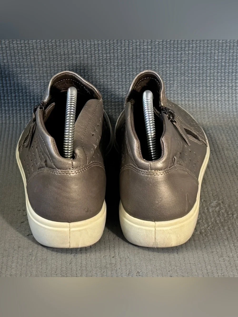ECCO Soft 7 Leather Laser Cut Bootie Shoes Metallic Women’s Size 10‎ US 41 EU